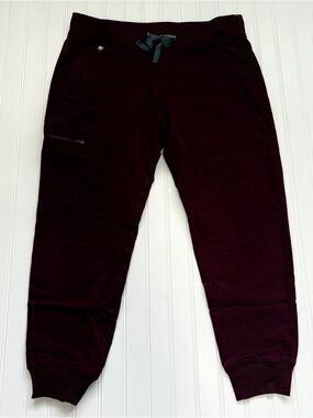 FIGS Woman Jogger Scrub Pants in Deep Burgundy